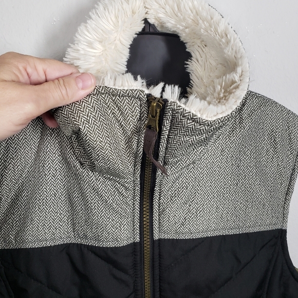 G.H. Bass & Co. Lightweight Black and Houndstooth Vest Sherpa collar size small - Picture 2 of 8
